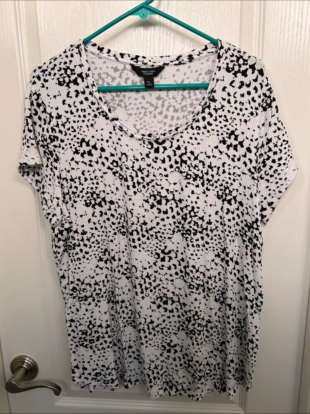 Simply Vera Vera Wang White and Black Leopard-Print Short Sleeve Top